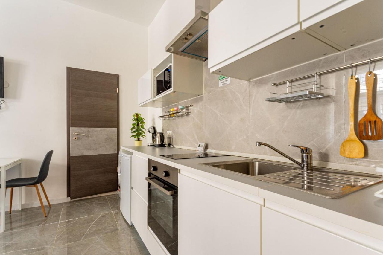 Modernized Condo At Kiraly 51 Budapest Exterior photo