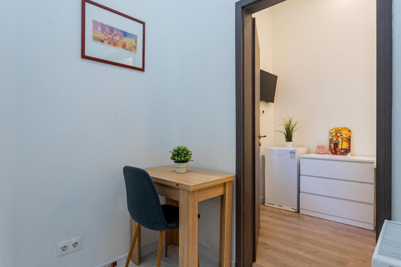 Modernized Condo At Kiraly 51 Budapest Exterior photo